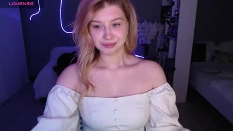 Snapshot of sweet_nicole_333 chatting on May 2026 11:52:02 AM sweet_nicole_333 online show from May 2026 11:52:02 AM