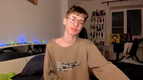 Snapshot of sweet_peach__ chatting on December 2024 01:43:01 AM kira online show from December 2024 01:43:01 AM