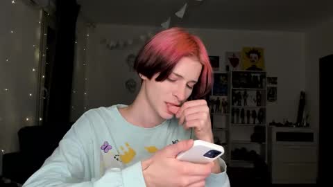 kira online show from December 2025 04:35:02 PM