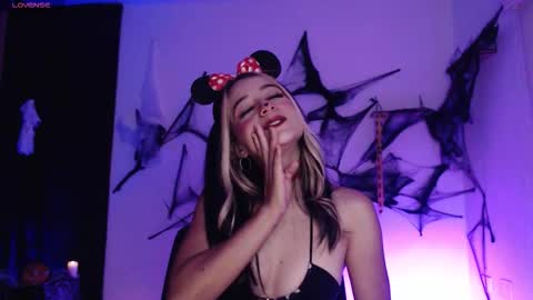 Penny  online show from October 2025 09:26:02 PM