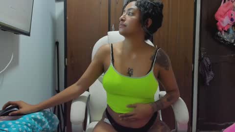 Snapshot of sweet_robyn chatting on January 2025 11:37:02 PM sweet_robyn online show from January 2025 11:37:02 PM