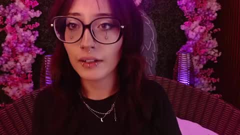 Roxanee online show from May 2026 09:31:01 PM