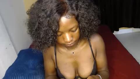 ellanah Tracie online show from December 2025 12:41:02 AM