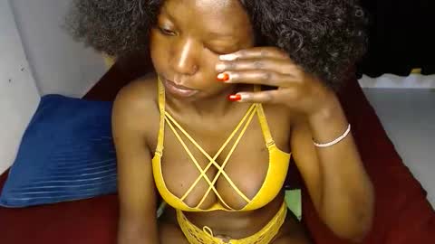 ellanah Tracie online show from January 2026 12:15:02 AM