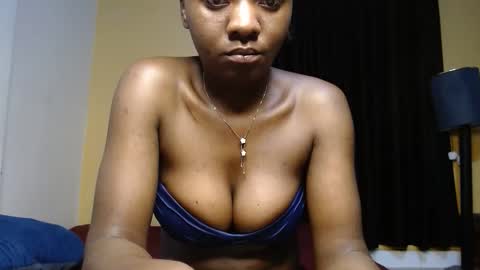 ellanah Tracie online show from May 2026 02:19:01 AM