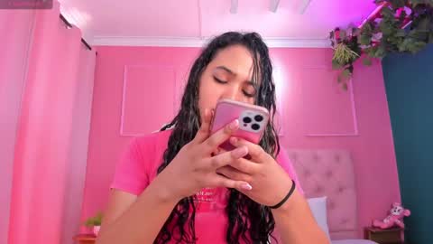 Yeileen online show from March 2025 05:39:01 PM