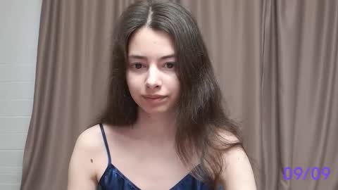 Snapshot of sweet_sweet_angel chatting on September 2025 04:01:01 AM Angel online show from September 2025 04:01:01 AM