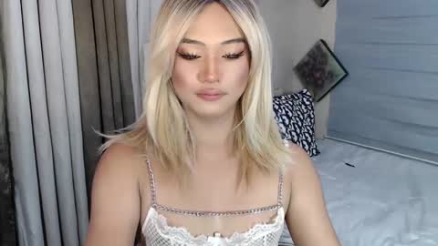 Snapshot of sweet_tenshi chatting on March 2025 08:05:02 AM tenshi online show from March 2025 08:05:02 AM
