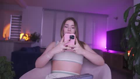 Snapshot of sweetann08 chatting on October 2025 08:27:02 PM Camila online show from October 2025 08:27:02 PM