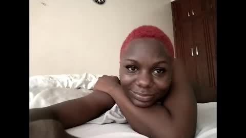 Snapshot of sweetbee018 chatting on April 2026 04:39:01 AM Lunargirl online show from April 2026 04:39:01 AM