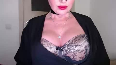 Snapshot of sweetberryxxx chatting on October 2025 12:11:02 AM Diana online show from October 2025 12:11:02 AM