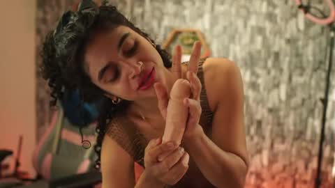 Salom independent model online show from May 2026 04:24:02 PM