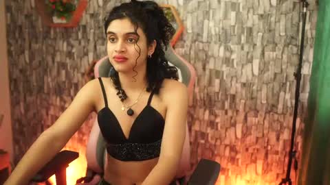 Salom independent model online show from May 2026 09:01:01 PM