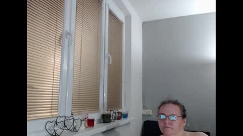 Sweetboobs85h online show from February 2025 06:15:02 PM