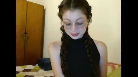 sweetcalm_ online show from April 2026 03:20:01 AM