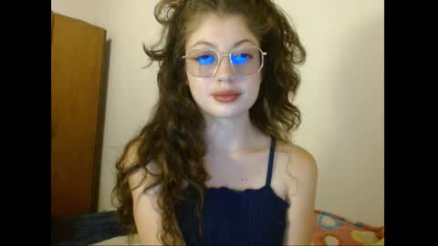 sweetcalm_ online show from May 2026 04:21:01 AM