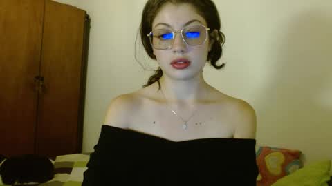 Snapshot of sweetcalm_ chatting on June 2026 03:46:01 AM sweetcalm_ online show from June 2026 03:46:01 AM