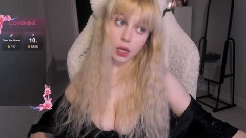 Snapshot of sweetcheecksmolly chatting on December 2024 12:19:01 AM Lisa online show from December 2024 12:19:01 AM