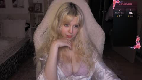 Snapshot of sweetcheecksmolly chatting on April 2026 05:03:02 PM Lisa online show from April 2026 05:03:02 PM