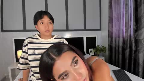 Eva Short hair girl  - Victoria Long red hair online show from October 2025 06:41:02 PM