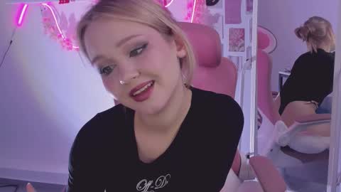 Snapshot of sweetcutie19 chatting on October 2025 07:57:02 PM Lane online show from October 2025 07:57:02 PM