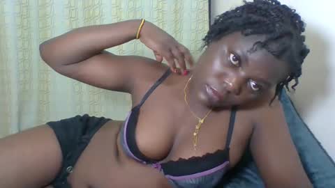 Snapshot of sweetdarkskin chatting on January 2025 08:48:02 PM CLARIS online show from January 2025 08:48:02 PM
