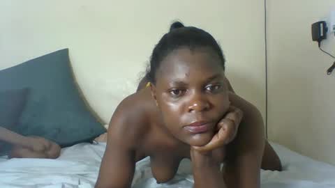 Snapshot of sweetdarkskin chatting on March 2025 06:27:01 AM CLARIS online show from March 2025 06:27:01 AM
