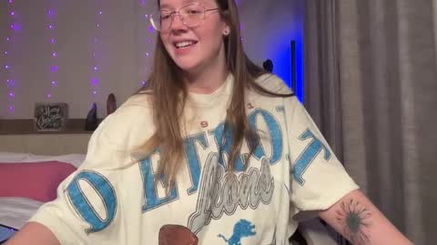 Snapshot of sweetdee222x chatting on December 2024 07:54:02 AM Delilah Samson online show from December 2024 07:54:02 AM