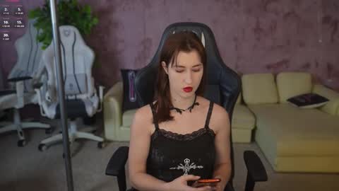 Amelia online show from October 2025 06:43:01 PM