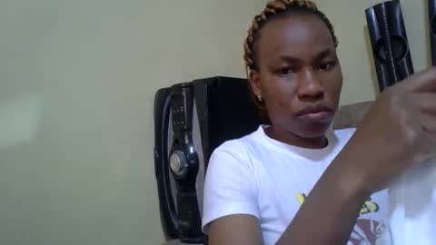 sweetdiva2012 online show from October 2025 05:48:01 AM