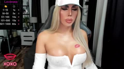 Snapshot of sweetestcandice08 chatting on December 2024 06:58:01 AM CANDACE online show from December 2024 06:58:01 AM