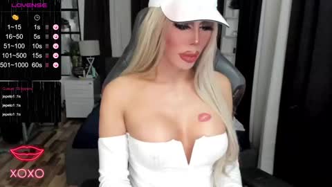 Snapshot of sweetestcandice08 chatting on December 2024 10:23:01 PM CANDACE online show from December 2024 10:23:01 PM