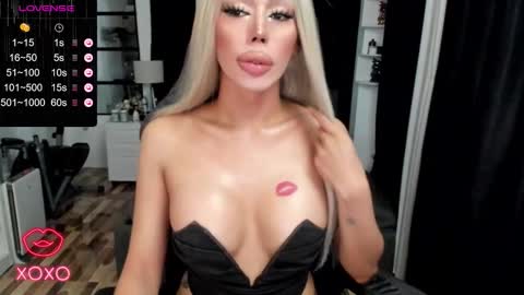 Snapshot of sweetestcandice08 chatting on October 2025 04:32:01 AM CANDACE online show from October 2025 04:32:01 AM