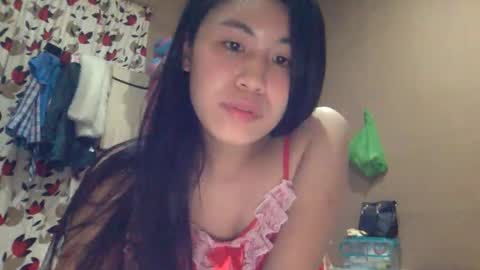 Snapshot of sweetgirllucy24xx chatting on April 2026 05:28:01 PM sweetgirllucy24xx online show from April 2026 05:28:01 PM