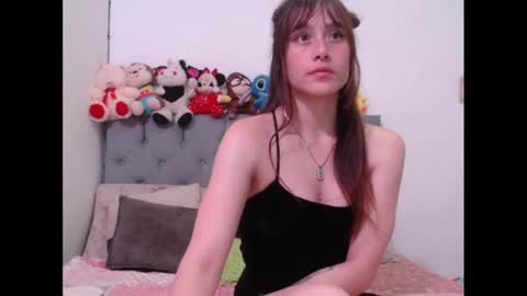 Snapshot of sweethoney22_ chatting on February 2025 03:15:02 PM Sabrina y Eliot online show from February 2025 03:15:02 PM