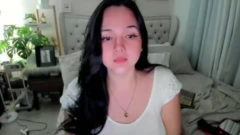 Snapshot of sweethoney369 chatting on October 2025 10:32:02 AM Layla online show from October 2025 10:32:02 AM