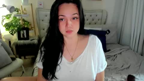 Snapshot of sweethoney369 chatting on October 2025 02:01:02 AM Layla online show from October 2025 02:01:02 AM