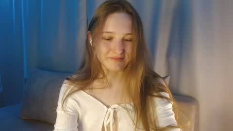 Snapshot of sweetie_lover chatting on December 2024 10:43:02 PM Annie online show from December 2024 10:43:02 PM