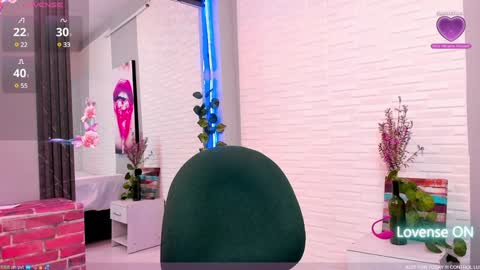 Snapshot of sweetieandjuiicy chatting on February 2025 03:18:01 PM Call me Nataly online show from February 2025 03:18:01 PM