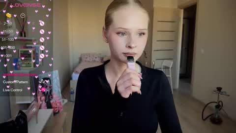 sweetie Lisa3 online show from September 2025 02:50:01 PM