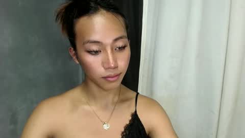 Snapshot of sweetiie_caren chatting on February 2025 02:48:02 AM CAREN online show from February 2025 02:48:02 AM