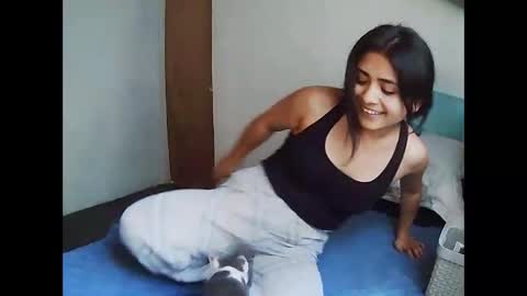 sweetlatinafit online show from February 2026 03:05:01 PM