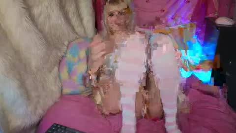 Snapshot of sweetlaumina chatting on January 2025 07:34:02 AM Sweet Laumina online show from January 2025 07:34:02 AM