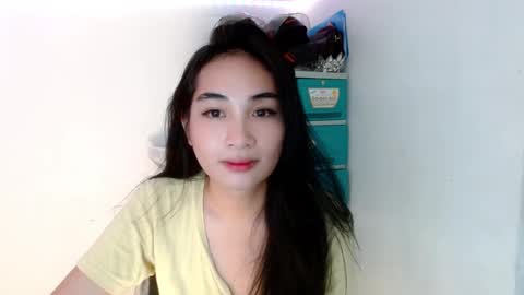 Snapshot of sweetlilly_18 chatting on February 2025 11:43:02 AM Lilly online show from February 2025 11:43:02 AM