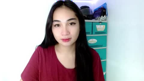 Snapshot of sweetlilly_18 chatting on February 2025 10:46:01 AM Lilly online show from February 2025 10:46:01 AM