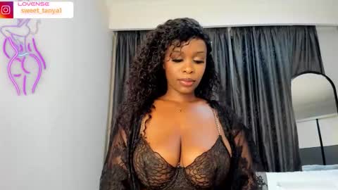 Snapshot of sweetlipsy chatting on October 2025 01:03:02 AM sweetlipsy online show from October 2025 01:03:02 AM