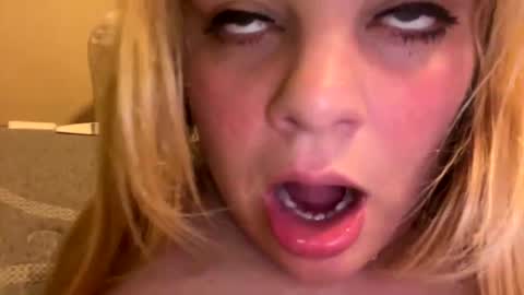 Snapshot of sweetlisa92 chatting on March 2025 11:05:01 PM Lisa online show from March 2025 11:05:01 PM