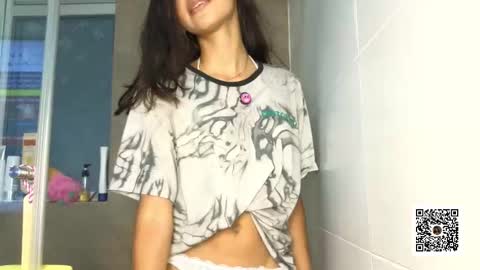Snapshot of sweetlittlevenus chatting on September 2025 09:37:01 PM Venus online show from September 2025 09:37:01 PM