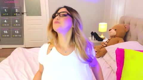 Daniella online show from October 2025 07:00:02 AM