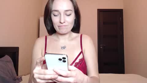 Mia online show from March 2026 10:05:02 PM